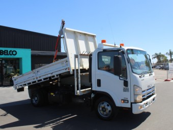 Isuzu NPR300 2014 Used