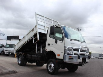 Hino 817-4x4-tipper 2022 Used