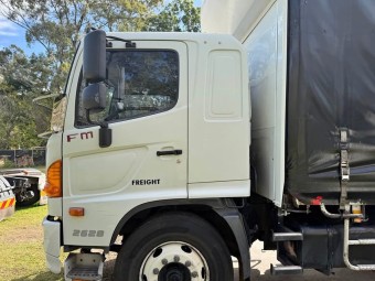 2011 HINO fh500