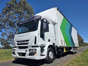 2010 IVECO EUROCARGO 14 PALLET 2T tailgate curtain truck + r